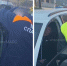 В Новосибирске спасатели вскрыли дверь в машине из-за мужчины, который сутки сидел неподвижно - Сиб.фм