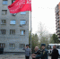 Ветеран Великой Отечественной войны поднял Знамя Победы на фасаде 1-й пожарно-спасательной части - МЧС Новосибирской области