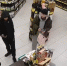 В Новосибирске ищут двоих мужчин, укравших алкоголь из магазина - КП-Новосибирск