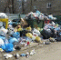 В Новосибирске припаркованные авто мешали вывезти мусор - Сиб.фм